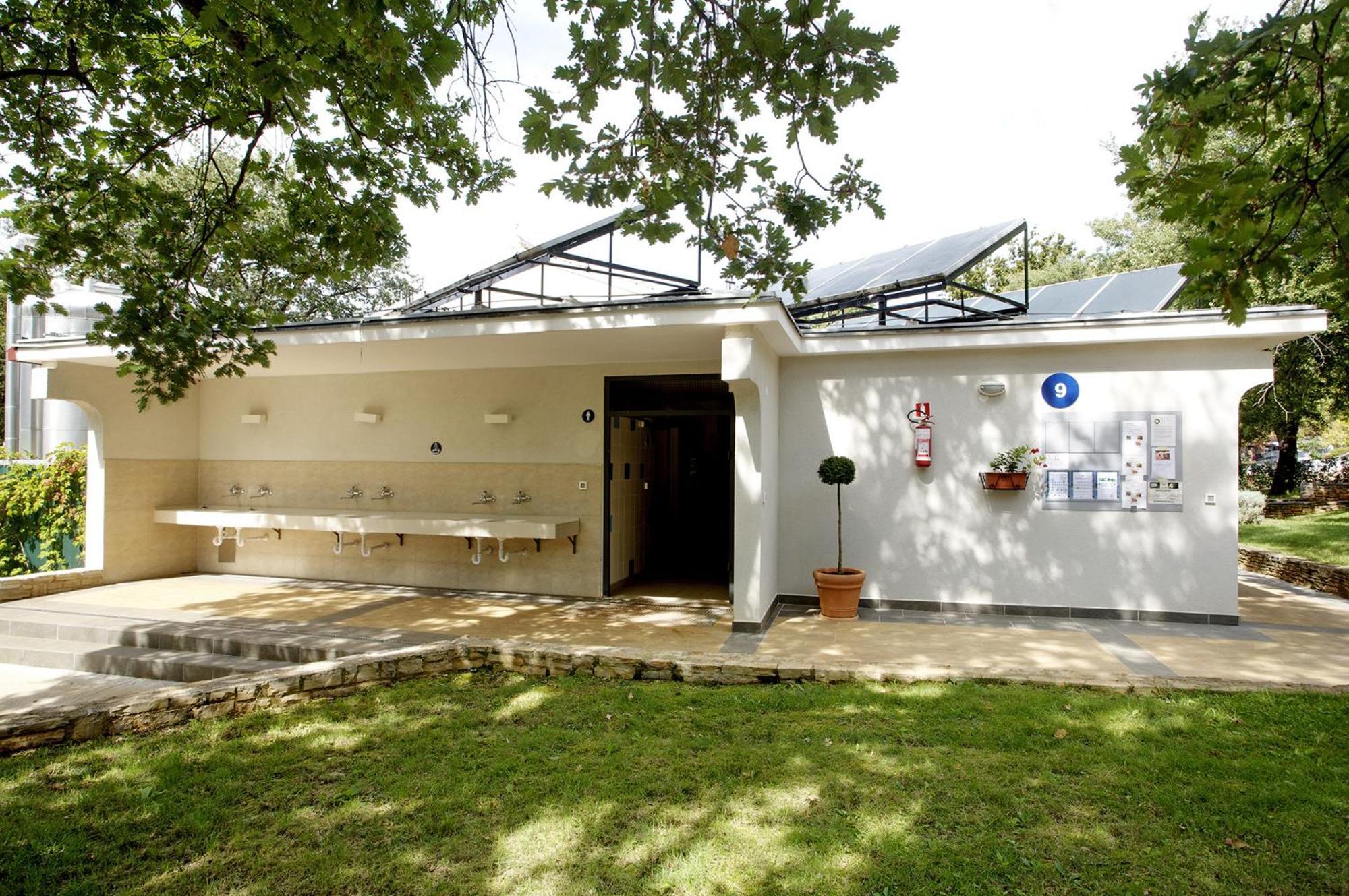 Fkk Adriatika In Fkk Solaris Naturist Resort Porec Bagian luar foto