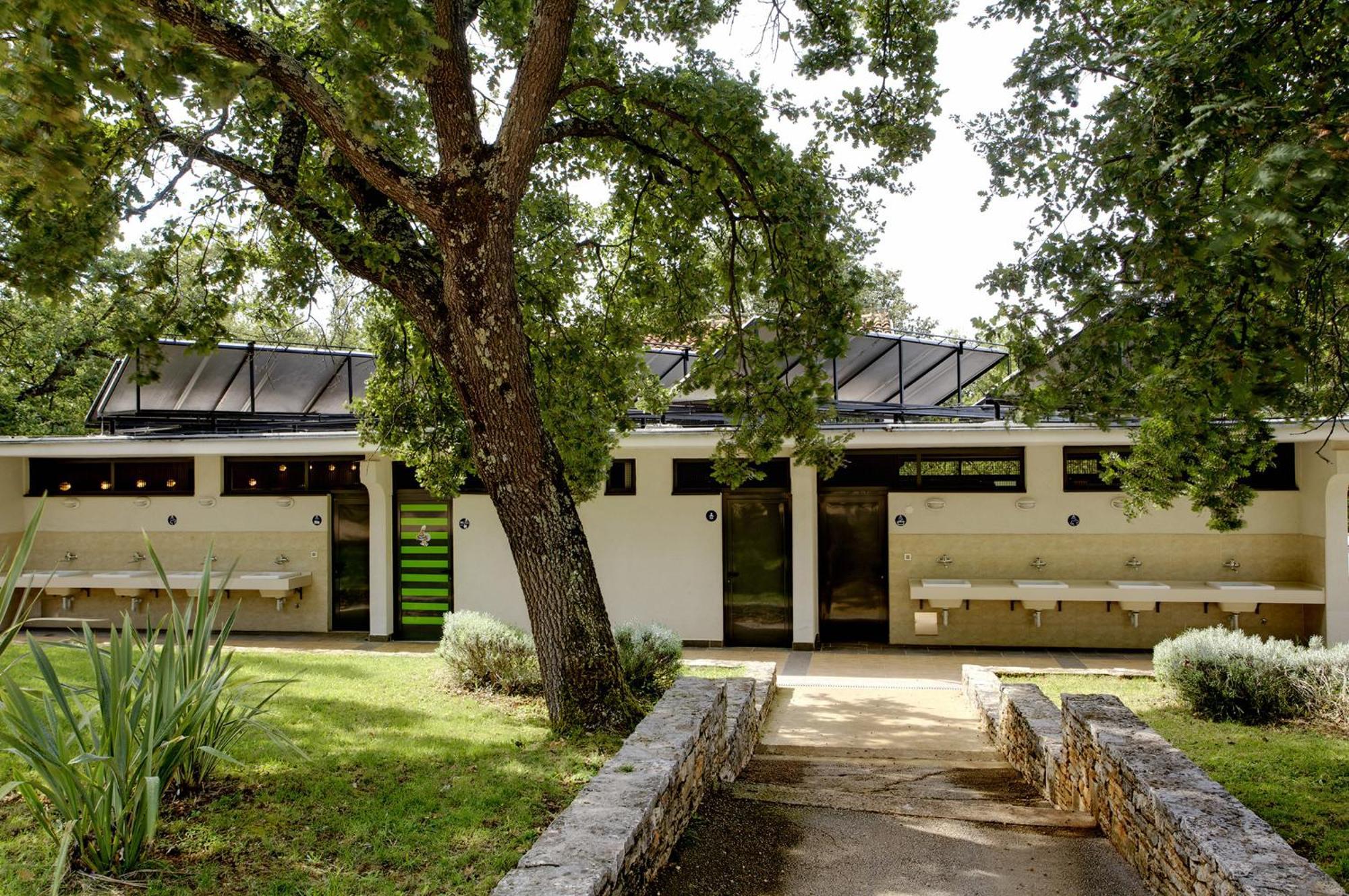 Fkk Adriatika In Fkk Solaris Naturist Resort Porec Bagian luar foto